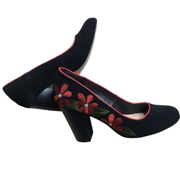Ciao Bella Yasmin Suede Red Floral Embroidery Pump size 6m - Picture 2 of 7